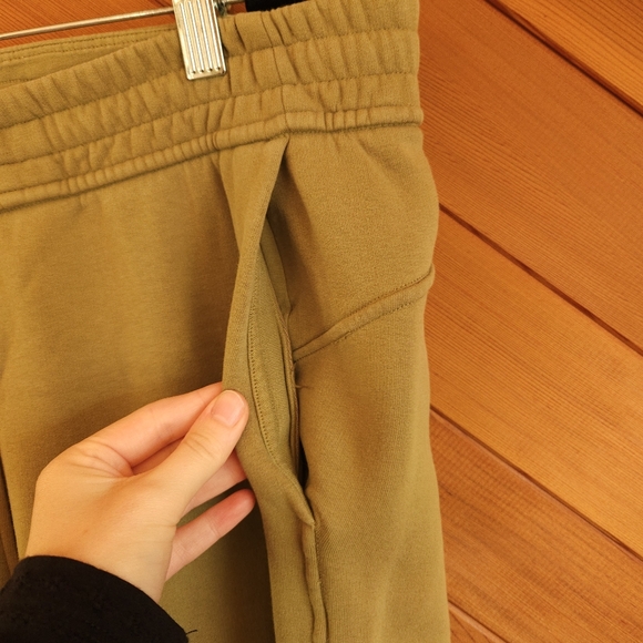Lululemon Scuba Lounge Pants - Picture 5 of 5